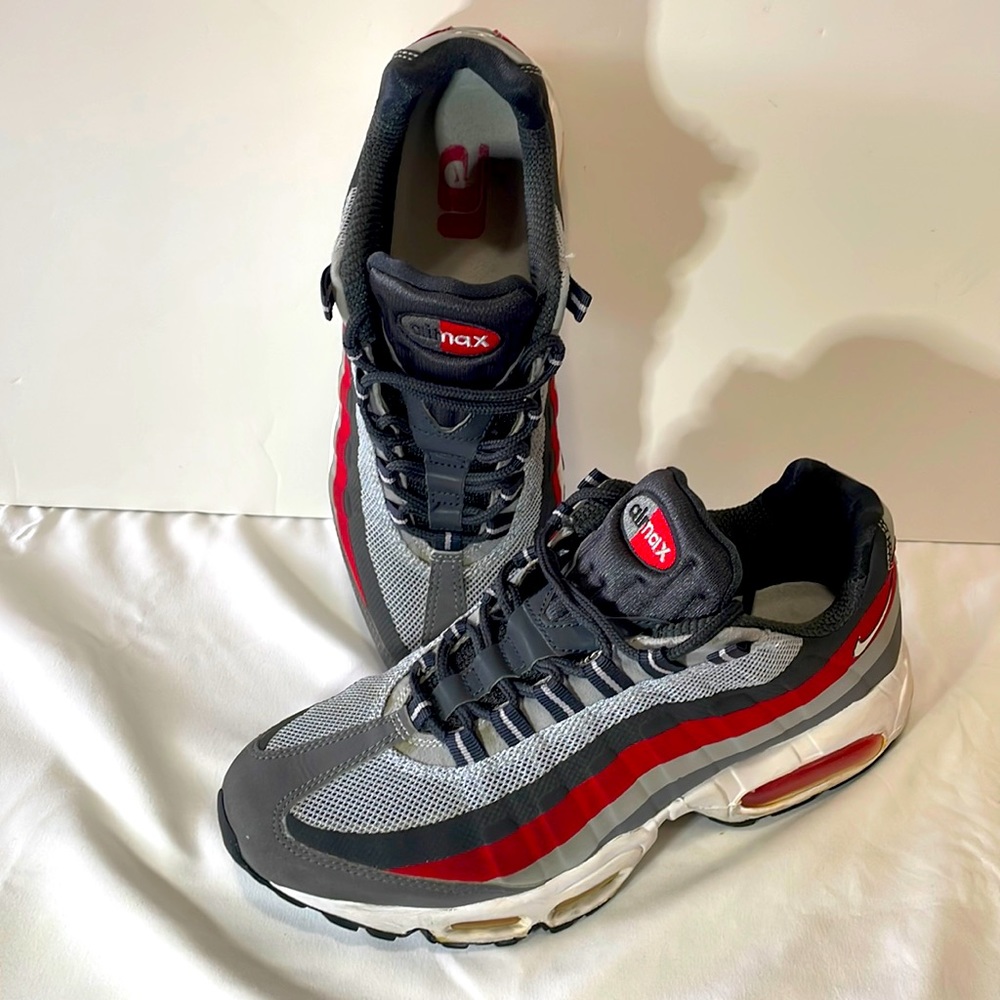 Nike Air Max 95 - Gray w/ stripes